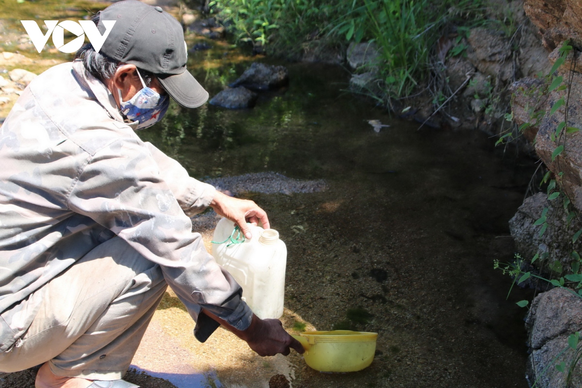 Người dân một số khu vực miền núi ở Bình Định thiếu nước sinh hoạt